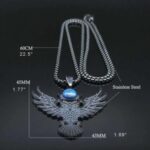 Hay piezas que se llevan y piezas que te definen. El Collar Búho Ancestral no es solo joyería; es un símbolo de visión nocturna, intuición aguda y una fuerza imperturbable