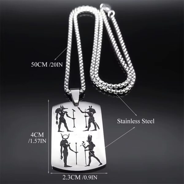 El Collar Faraón Legacy no es un simple accesorio: es una pieza inspirada en la grandeza, el misterio y el poder de civilizaciones que dominaron la historia. Cada grabado representa fuerza, equilibrio y autoridad… valores que definen a quien lo lleva.