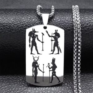 El Collar Faraón Legacy no es un simple accesorio: es una pieza inspirada en la grandeza, el misterio y el poder de civilizaciones que dominaron la historia. Cada grabado representa fuerza, equilibrio y autoridad… valores que definen a quien lo lleva.