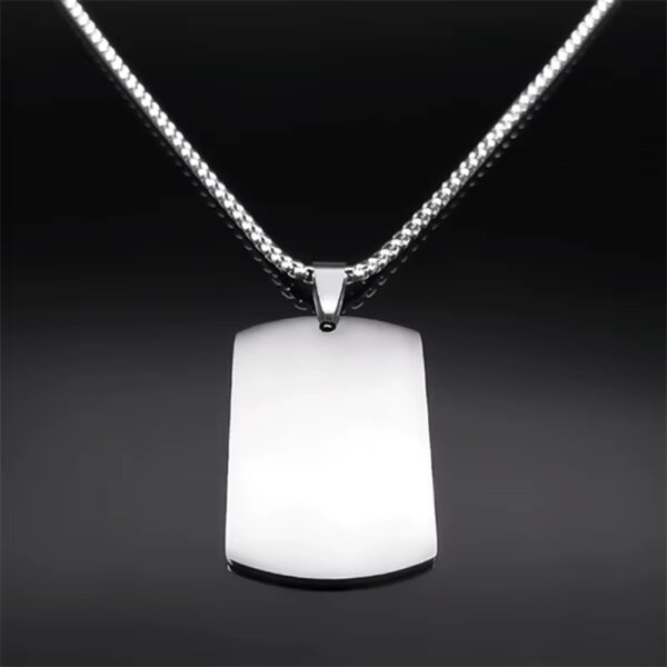 El Collar Faraón Legacy no es un simple accesorio: es una pieza inspirada en la grandeza, el misterio y el poder de civilizaciones que dominaron la historia. Cada grabado representa fuerza, equilibrio y autoridad… valores que definen a quien lo lleva.