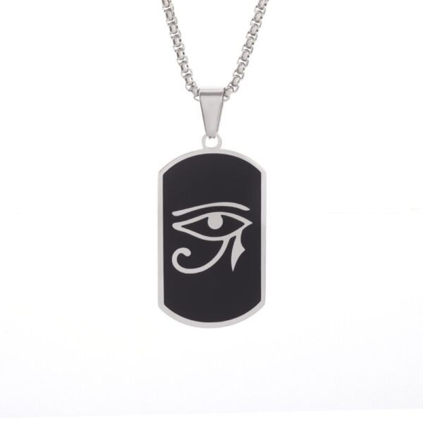 El Ojo de Horus no es solo un accesorio; es un símbolo cargado de historia, mística y un diseño atemporal que pega muy bien con el estilo urbano y minimalista actual.