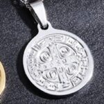 ✨ **COLLAR “SAN BENITO PROTECTOR” – FE, ESTILO Y PROTECCIÓN EN TODO MOMENTO** ✨ Lleva contigo más que un accesorio… lleva un símbolo de protección poderosa 🙏 Este elegante collar con medalla de **San Benito** es reconocido por su significado espiritual, ideal para quienes buscan protección, fe y un estilo sobrio pero impactante. 🛡️ **Un símbolo que protege** La medalla de San Benito es conocida mundialmente por su poder contra energías negativas, brindando seguridad, paz y fortaleza espiritual a quien la porta. 💎 **Elegancia que combina con todo** Su diseño minimalista en acabado plateado lo convierte en una pieza versátil, perfecta para uso diario o para complementar cualquier outfit con un toque significativo. 📏 **Características del producto:** * Material: Acero inoxidable de alta calidad (resistente y duradero) * Color: Plateado (también disponible en dorado) * Diámetro del dije: 25.8 mm * Largo de cadena: 60 cm * Peso: 8.16 g * Diseño: Medalla de San Benito grabada con detalles finos * Garantía: 30 días (satisfacción asegurada) 🔥 **¿Por qué debes tenerlo?** Porque no solo mejora tu estilo… también te brinda una sensación de protección y confianza todos los días. Es ideal para personas que valoran la fe y quieren llevarla consigo en todo momento. 🎁 **Un regalo con significado real** Perfecto para obsequiar a alguien especial, transmitiendo un mensaje de cuidado, protección y bendición. ⚠️ **Alta demanda – Stock limitado** Este tipo de accesorios espirituales está en tendencia. No te quedes sin el tuyo. 👉 **Ordénalo ahora y lleva contigo un símbolo de protección y fe todos los días** 🙌
