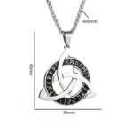 collar con diseño de nudo celta (Triqueta) y grabados rúnicos es perfecto para quienes quieren proyectar seguridad, identidad y un estilo único