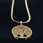 Este impresionante collar con diseño de Árbol de la Vida es mucho más que una joya… es un símbolo de crecimiento, conexión y energía positiva