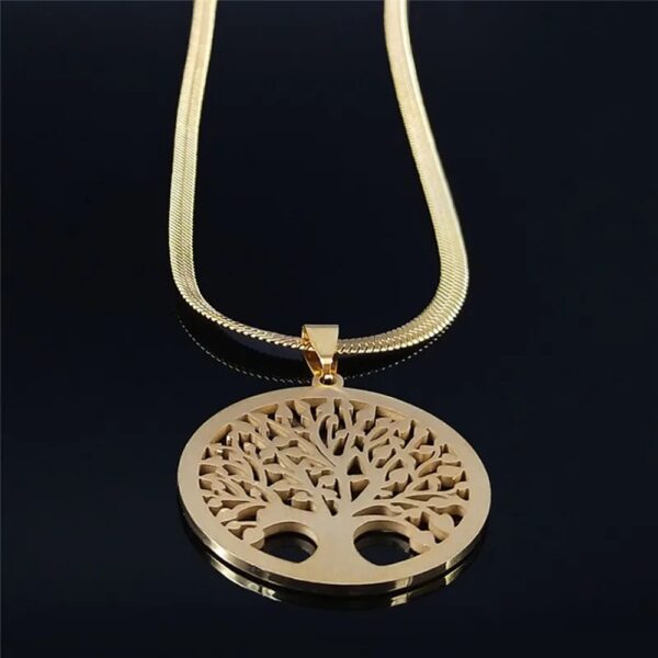 Este impresionante collar con diseño de Árbol de la Vida es mucho más que una joya… es un símbolo de crecimiento, conexión y energía positiva