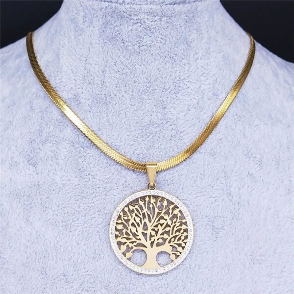 Este impresionante collar con diseño de Árbol de la Vida es mucho más que una joya… es un símbolo de crecimiento, conexión y energía positiva