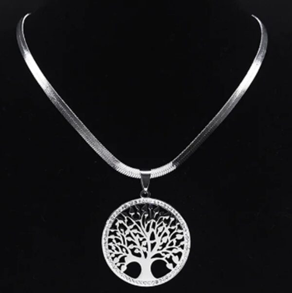 Este impresionante collar con diseño de Árbol de la Vida es mucho más que una joya… es un símbolo de crecimiento, conexión y energía positiva