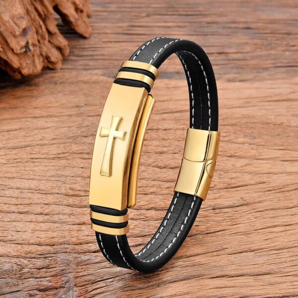 Pulsera Totem Crux, el Escudo Inquebrantable de Acero y Devoción que Define tu Autenticidad.
