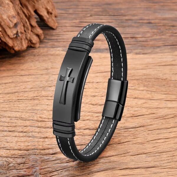 Pulsera Totem Crux, el Escudo Inquebrantable de Acero y Devoción que Define tu Autenticidad.