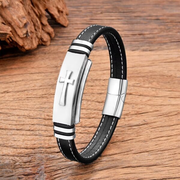 Pulsera Totem Crux, el Escudo Inquebrantable de Acero y Devoción que Define tu Autenticidad.