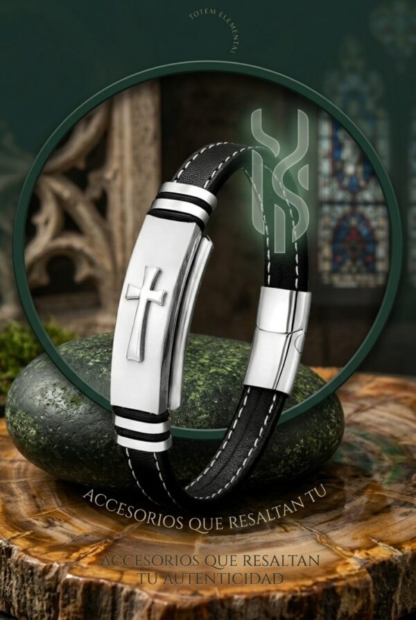 Pulsera Totem Crux, el Escudo Inquebrantable de Acero y Devoción que Define tu Autenticidad.